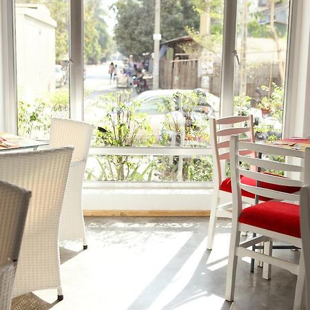 The Frangipani Living Arts Hotel And Spa Phnom-Penh Buitenkant foto
