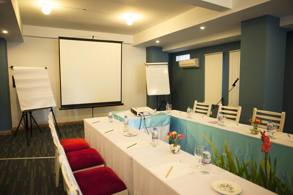 The Frangipani Living Arts Hotel And Spa Phnom-Penh Buitenkant foto