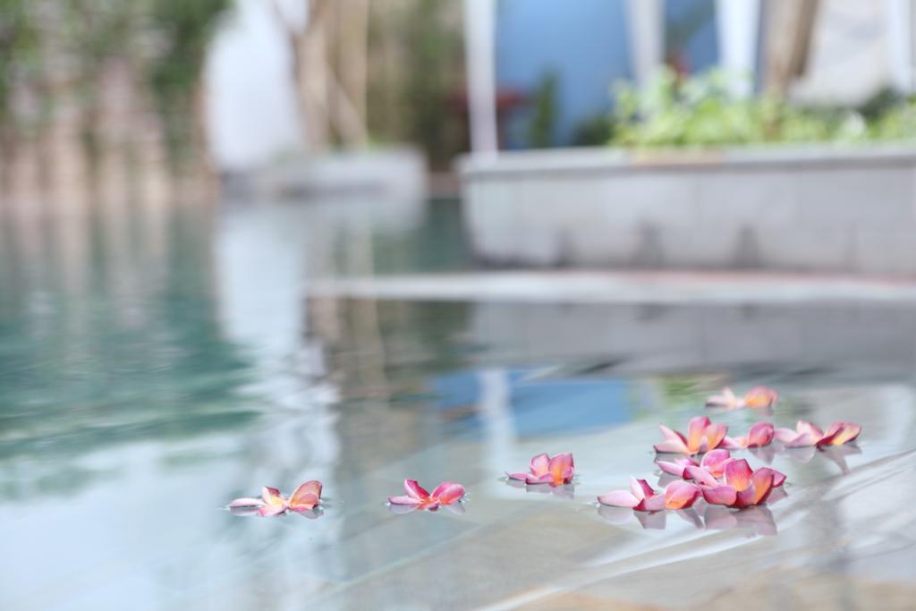 The Frangipani Living Arts Hotel And Spa Phnom-Penh Buitenkant foto