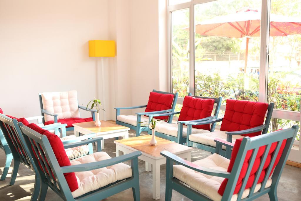 The Frangipani Living Arts Hotel And Spa Phnom-Penh Buitenkant foto