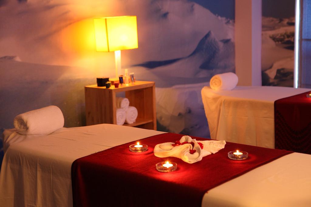 The Frangipani Living Arts Hotel And Spa Phnom-Penh Buitenkant foto