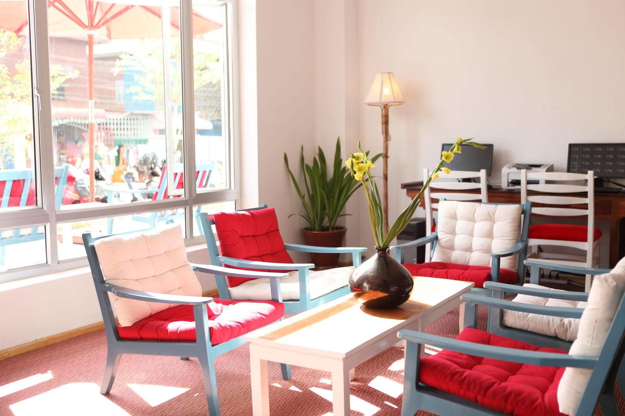 The Frangipani Living Arts Hotel And Spa Phnom-Penh Buitenkant foto